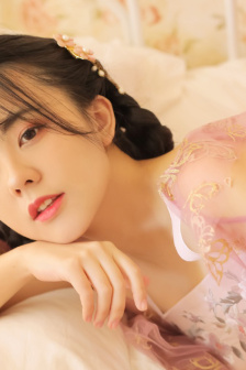 美丽人妻陷入大尺度拍摄陷阱